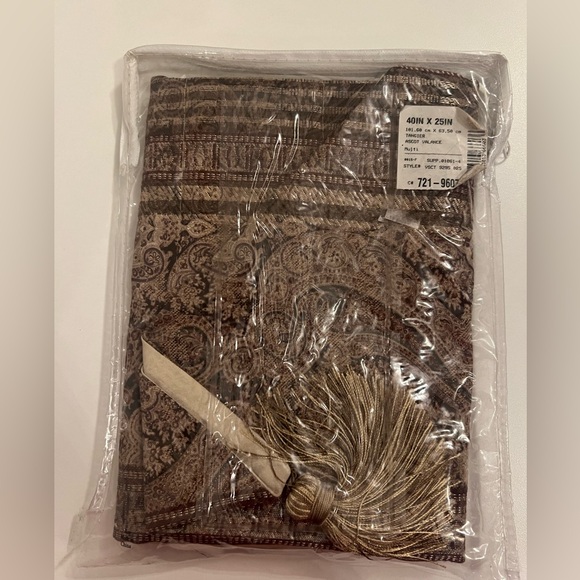 Croscill  Tangier Ascot Valance - Picture 3 of 10